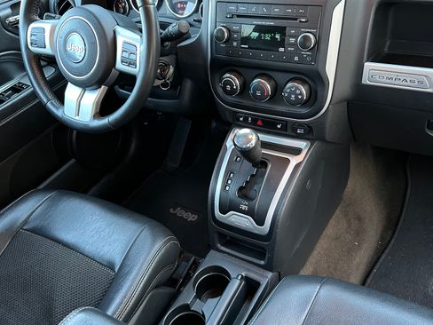 Used 2017 Jeep Compass Latitude image 13