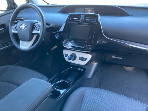 Used 2018 Toyota Prius Three image 17