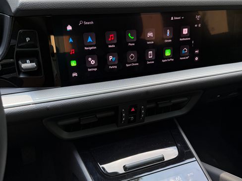 Used 2024 Porsche Cayenne image 10