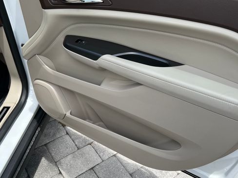 Used 2012 Cadillac SRX Luxury FWD image 9