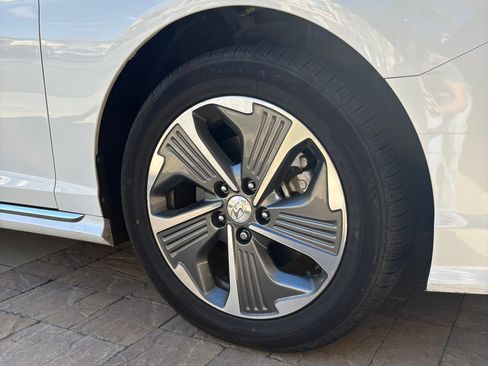 Used 2019 Hyundai Sonata Limited image 15