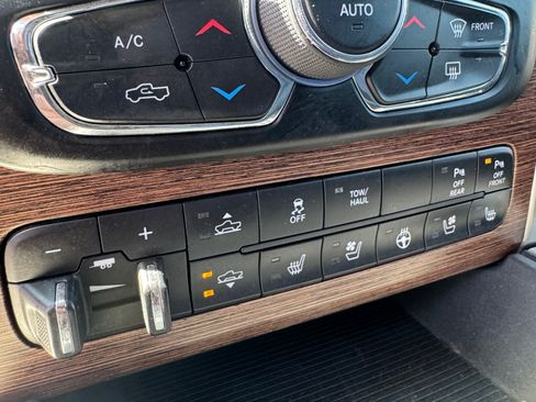 Used 2017 RAM 1500 Laramie w/ Convenience Group image 21