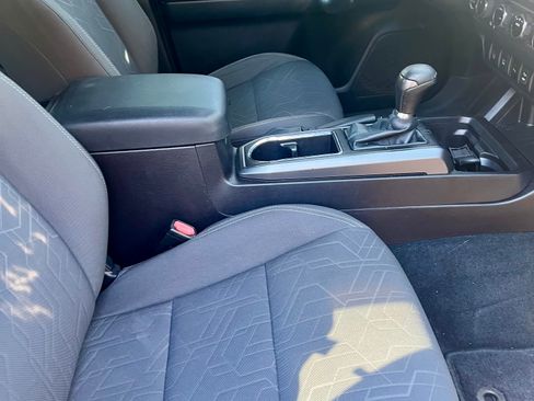 Used 2016 Toyota Tacoma TRD Off-Road image 13