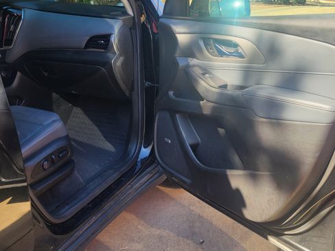 Used 2018 Chevrolet Traverse LT image 11