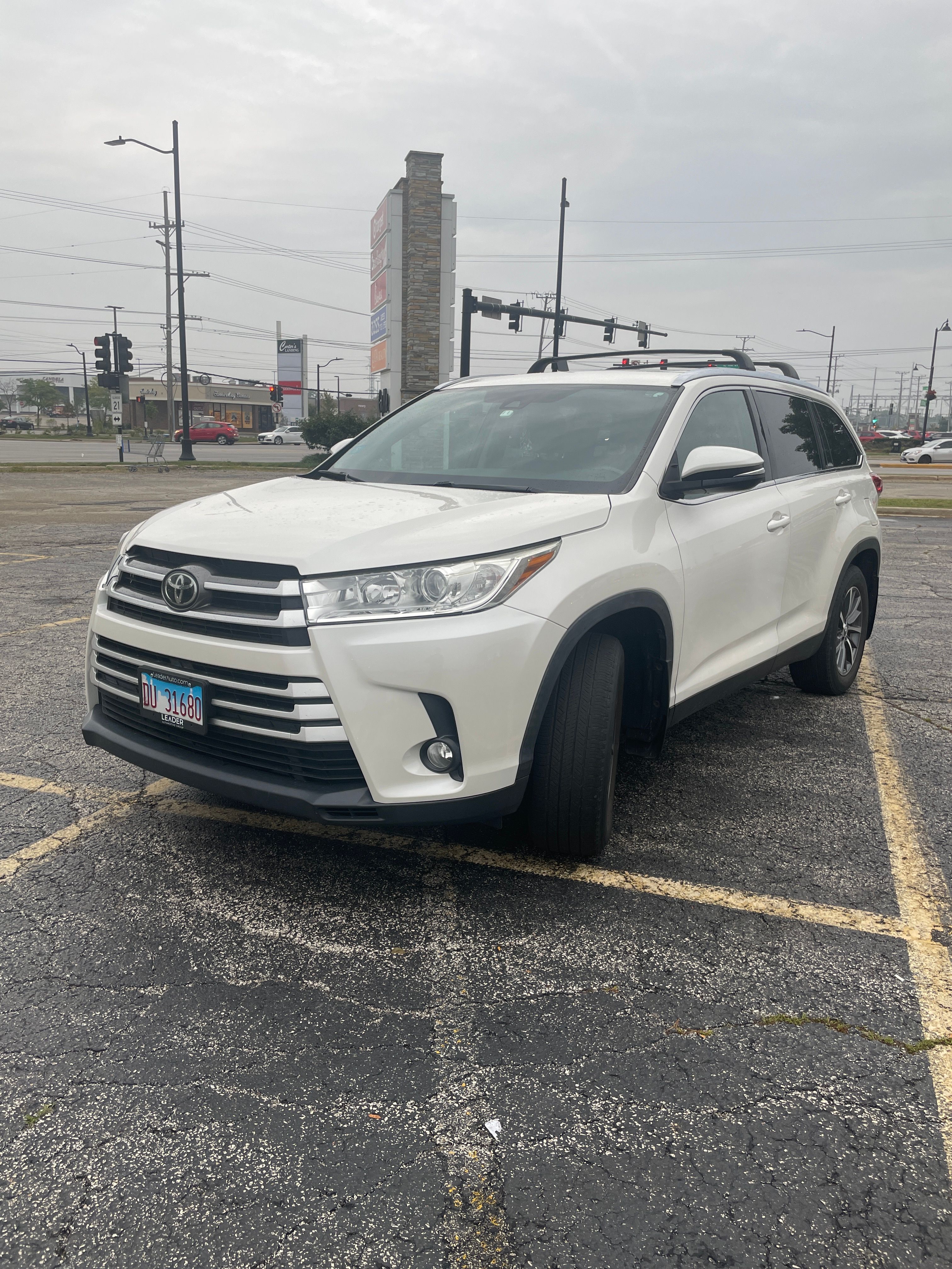 Used 2019 Toyota Highlander XLE AWD/4WD image 1