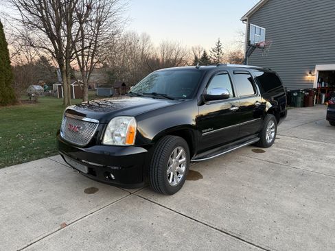 Used 2012 GMC Yukon XL Denali image 1