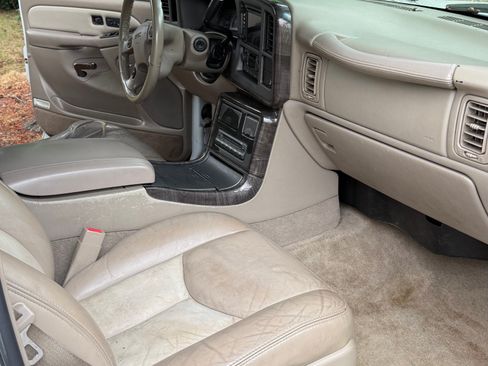 Used 2005 GMC Yukon XL Denali AWD/4WD image 12