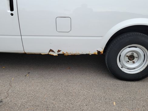 Used 2000 Chevrolet Astro image 12