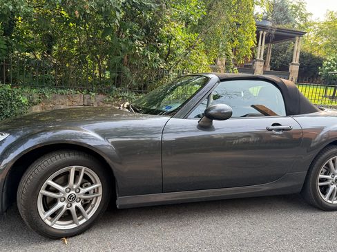 Used 2014 MAZDA MX-5 Miata Sport w/ Convenience Package RWD image 1