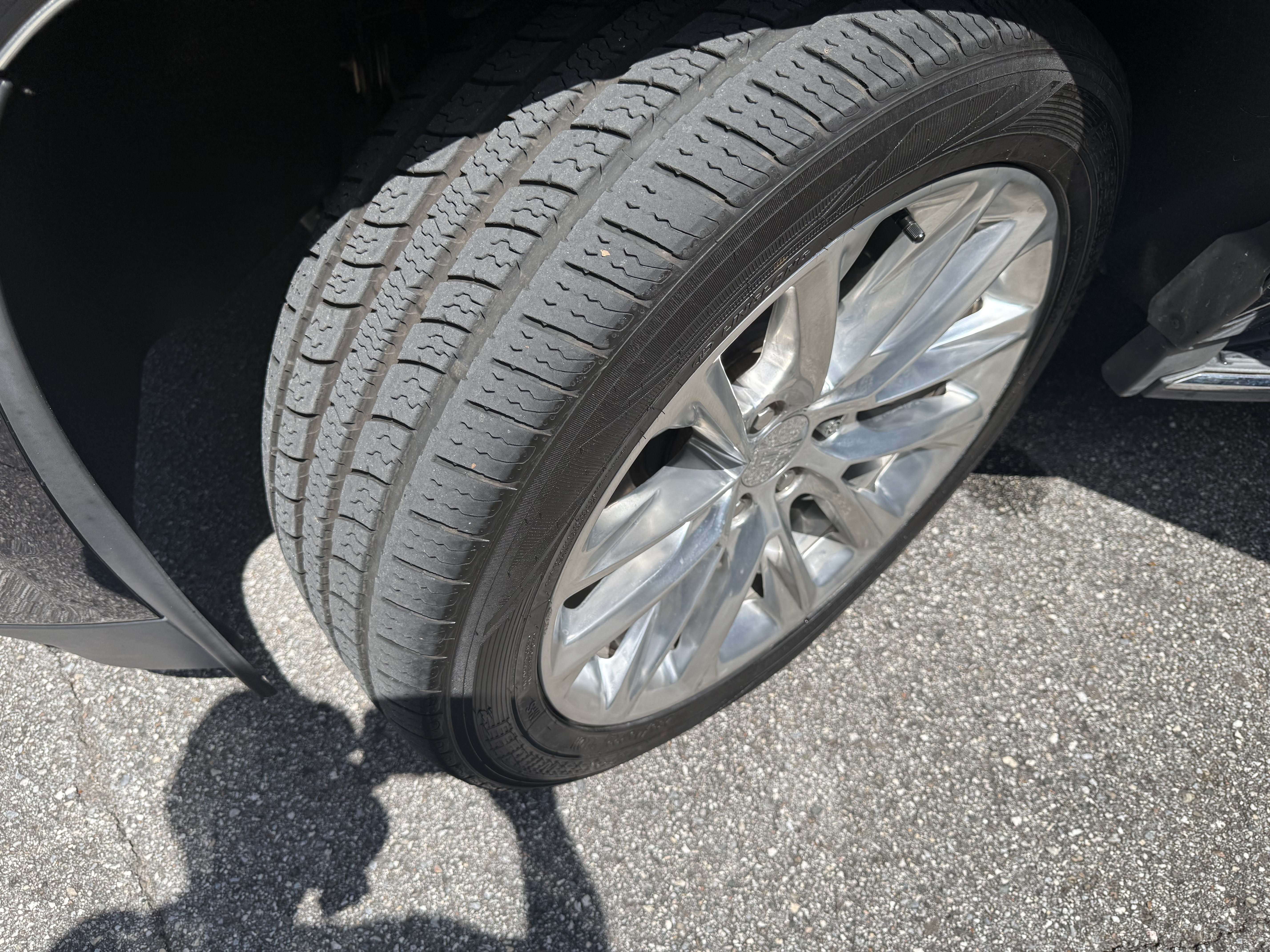 Used 2018 Cadillac Escalade Luxury RWD image 6