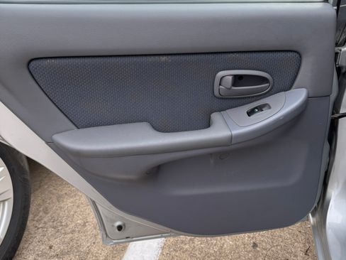 Used 2006 Hyundai Elantra GT FWD image 12