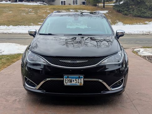 Used 2019 Chrysler Pacifica Limited image 4