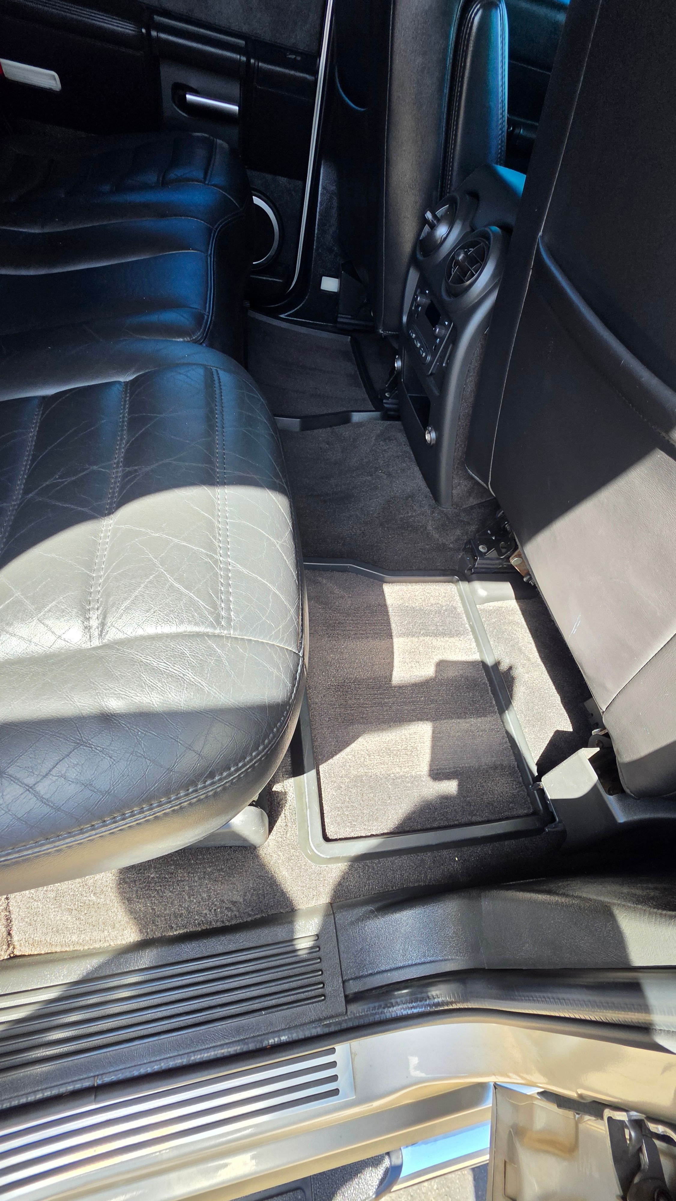 Used 2005 HUMMER H2 w/ Preferred Equipment Group AWD/4WD image 31