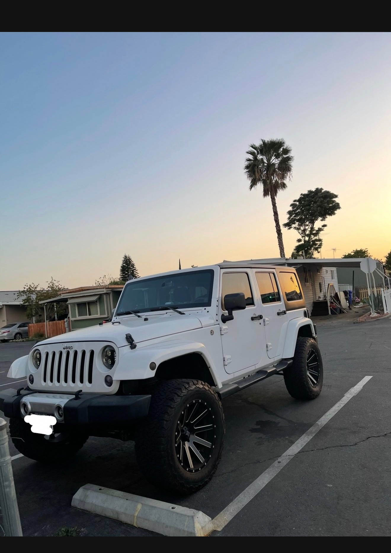 Used 2013 Jeep Wrangler Unlimited Sahara w/ Connectivity Group AWD/4WD image 1