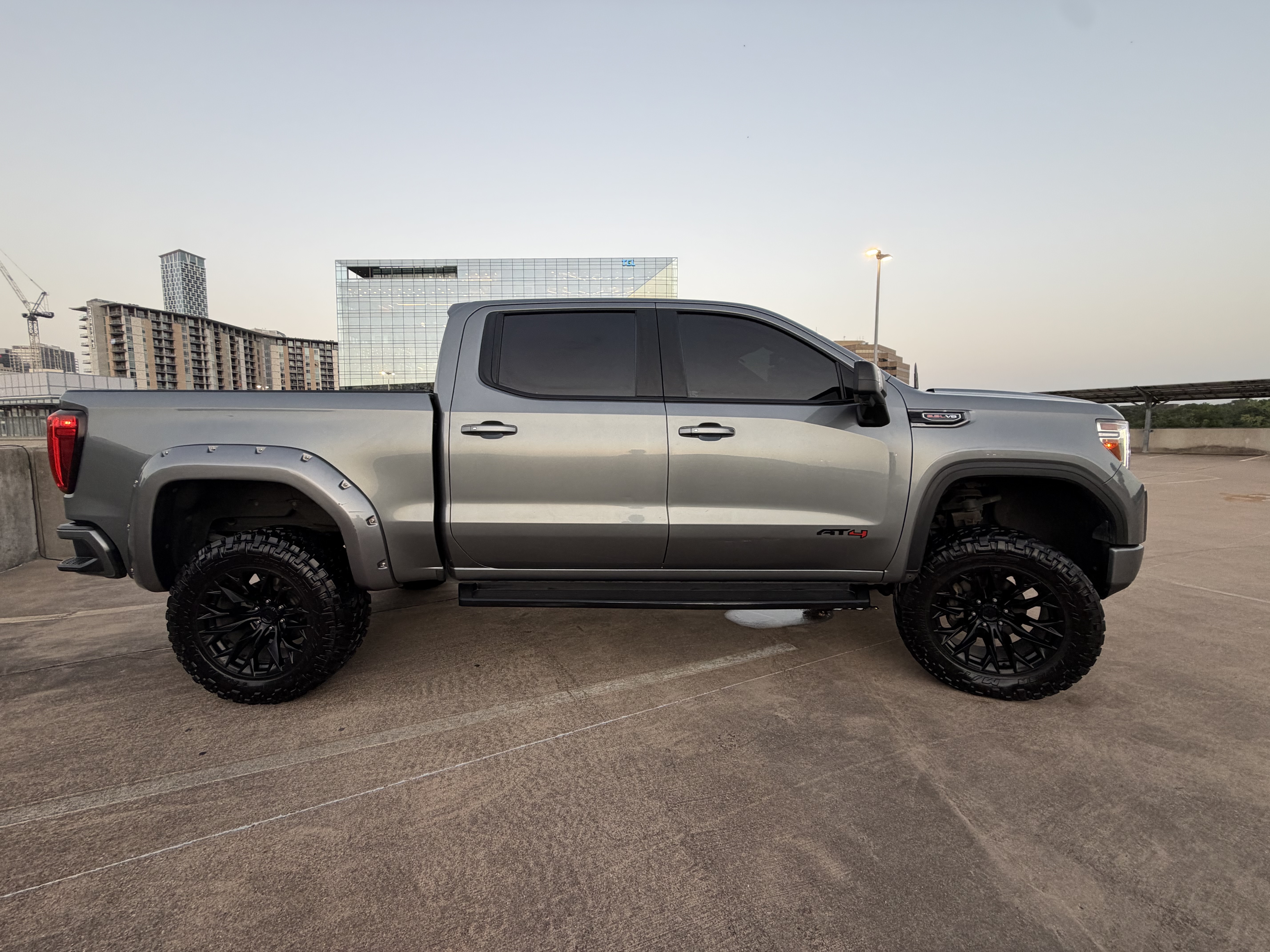 Used 2020 GMC Sierra 1500 AT4 w/ Technology Package AWD/4WD image 2