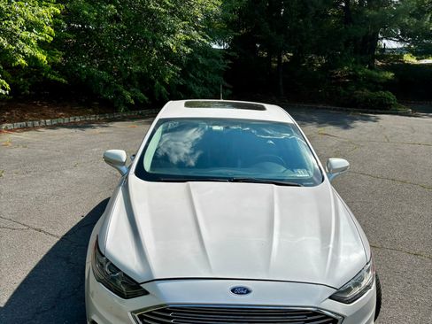 Used 2017 Ford Fusion SE w/ Equipment Group 201A FWD image 1