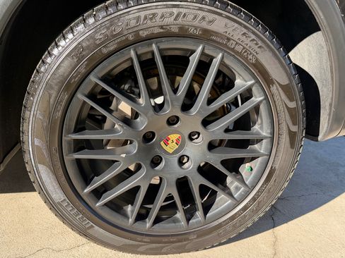 Used 2017 Porsche Cayenne S image 13