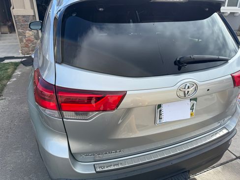 Used 2017 Toyota Highlander XLE image 5