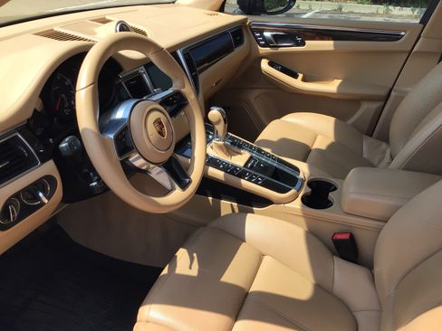 Used 2016 Porsche Macan Turbo AWD/4WD image 10