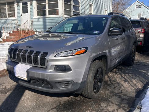 Used 2017 Jeep Cherokee Sport w/ Cold Weather Group image 14