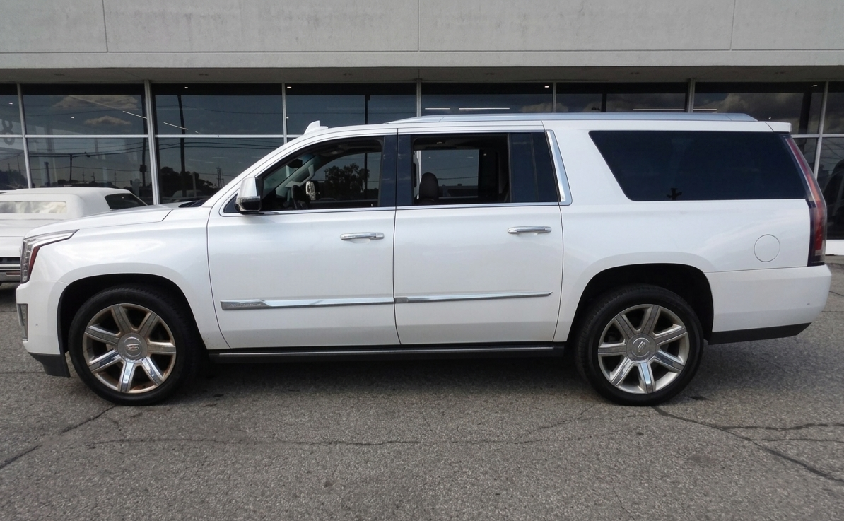 Used 2017 Cadillac Escalade ESV Premium Luxury AWD/4WD image 6