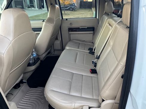 Used 2010 Ford F350 Lariat image 10