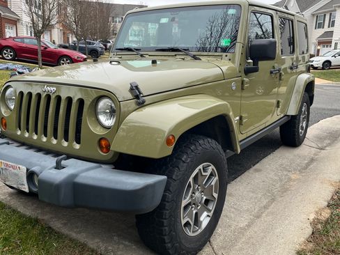 Used 2013 Jeep Wrangler Unlimited Rubicon w/ Connectivity Group image 5