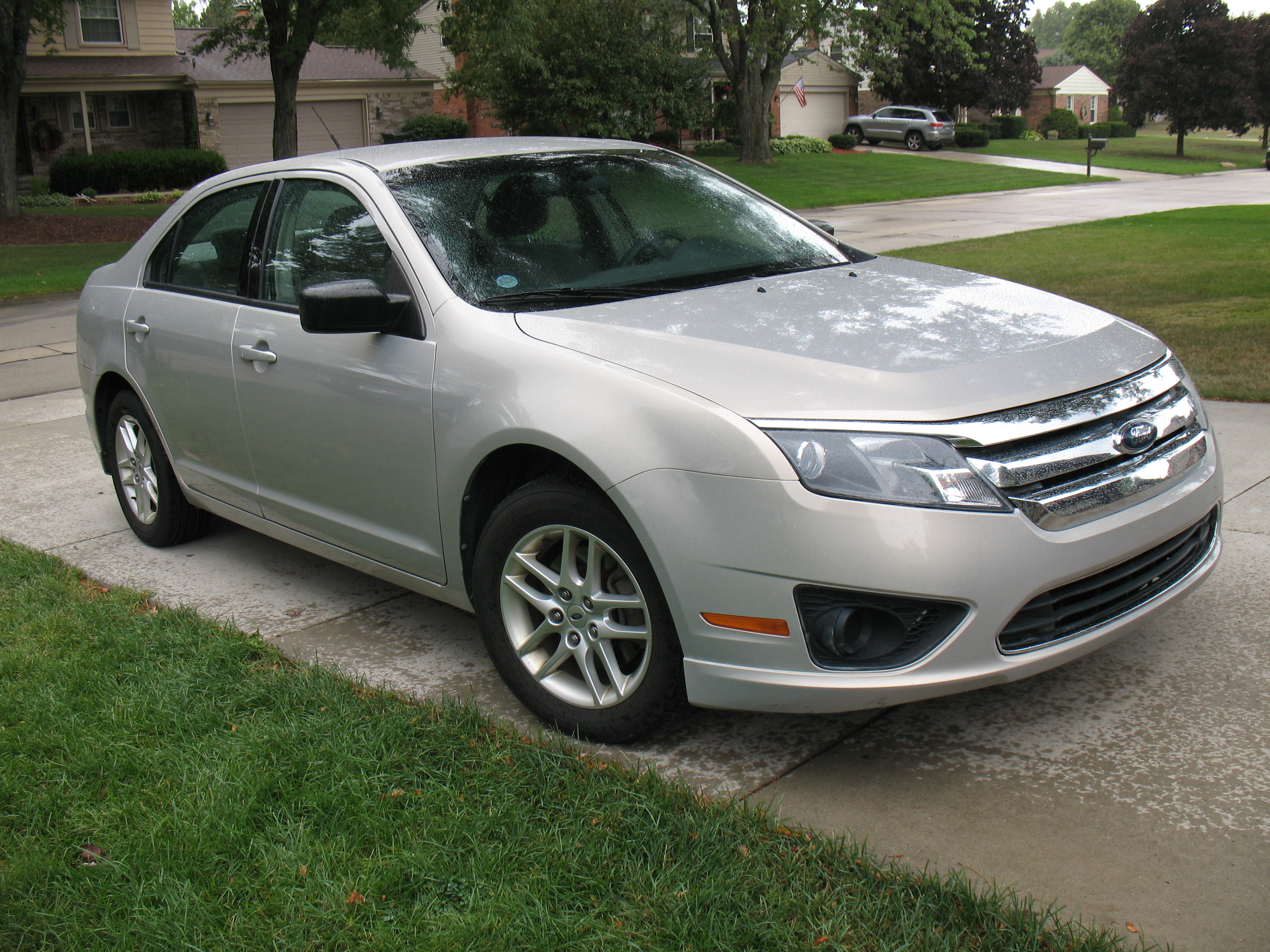 Used 2010 Ford Fusion S FWD image 1