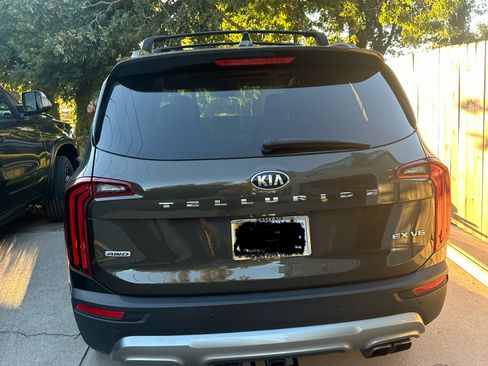 Used 2020 Kia Telluride EX w/ EX Premium Package image 4