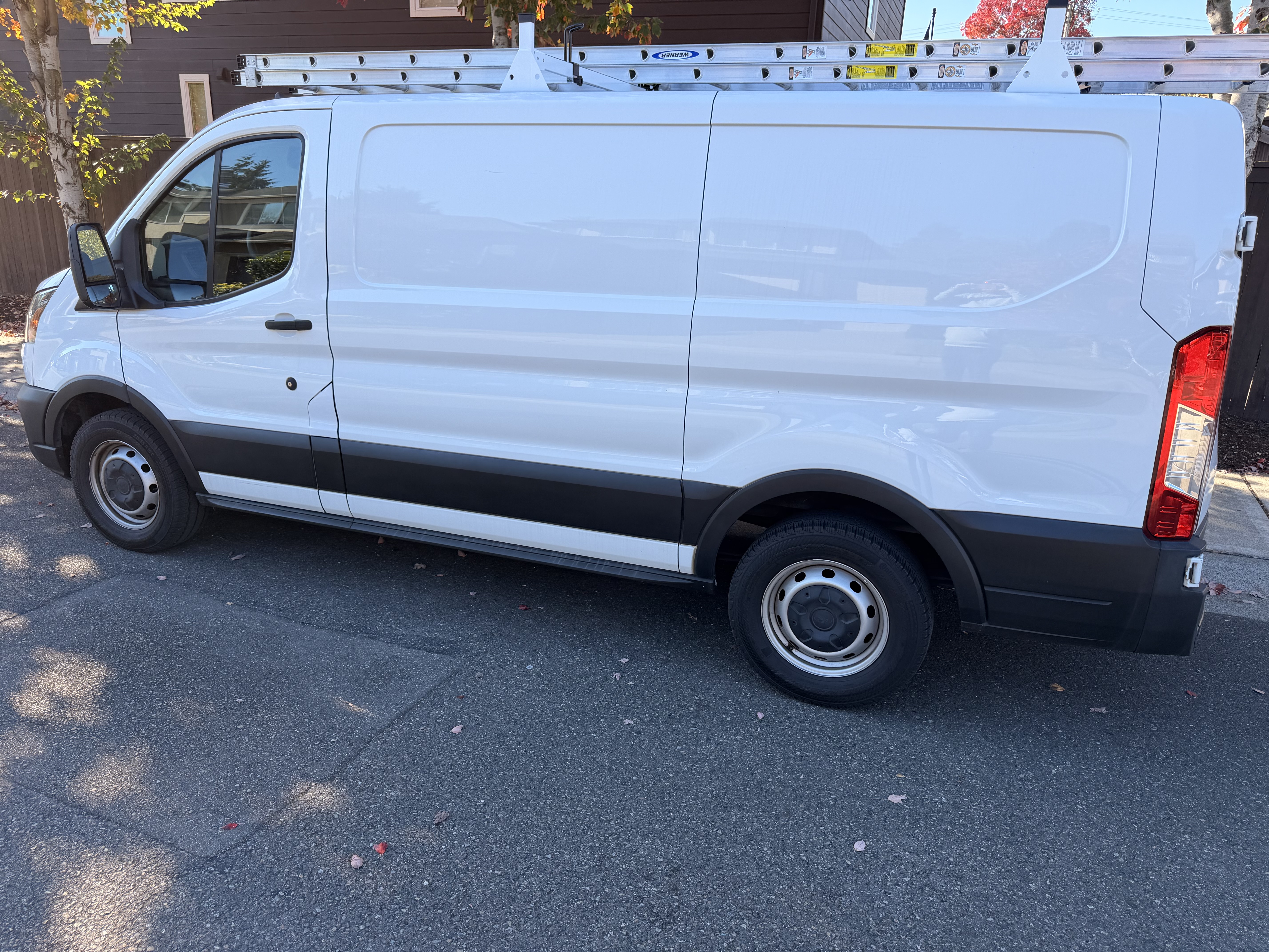 Used 2020 Ford Transit 150 Low Roof RWD image 11