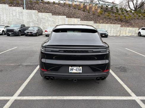 Used 2024 Porsche Cayenne Coupe image 4