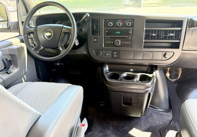 Used 2008 Chevrolet Express 3500 Passenger w/ LT Preferred Equipment Group RWD image 19