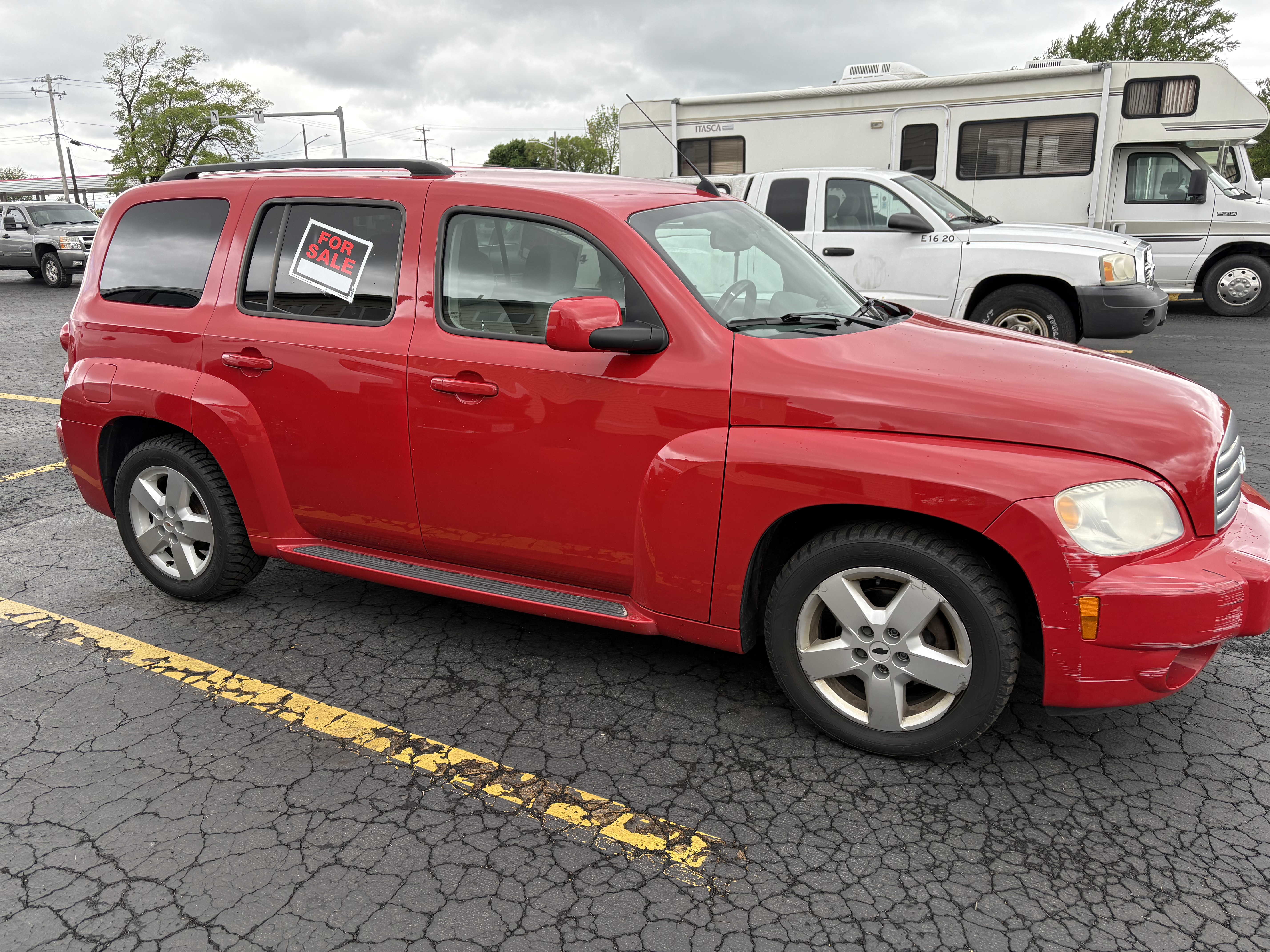 Used 2011 Chevrolet HHR LT FWD image 2