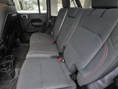 Used 2025 Jeep Wrangler Unlimited Rubicon w/ Technology Group image 4