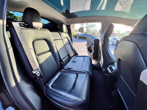 Used 2023 Tesla Model Y Long Range AWD/4WD image 13