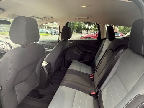 Used 2016 Ford Escape SE FWD image 2