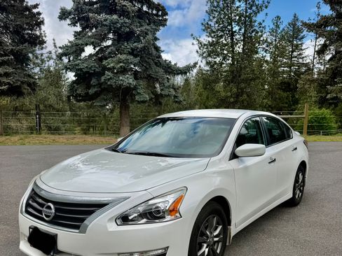 Used 2015 Nissan Altima 2.5 S w/ Special Edition Package FWD image 2