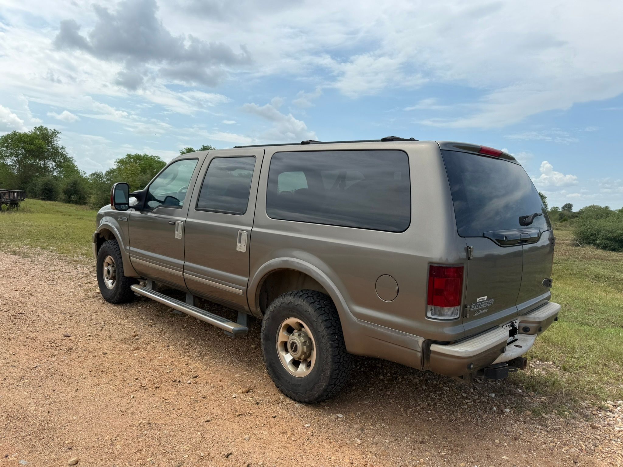 Used 2005 Ford Excursion Limited AWD/4WD image 4