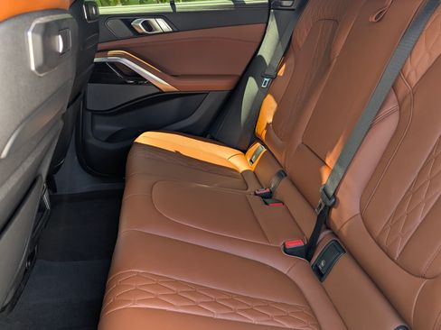 Used 2024 BMW X6 xDrive40i w/ Executive Package image 14