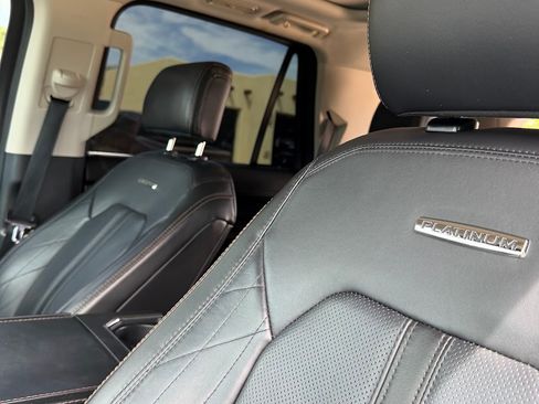 Used 2021 Ford Expedition Platinum image 11