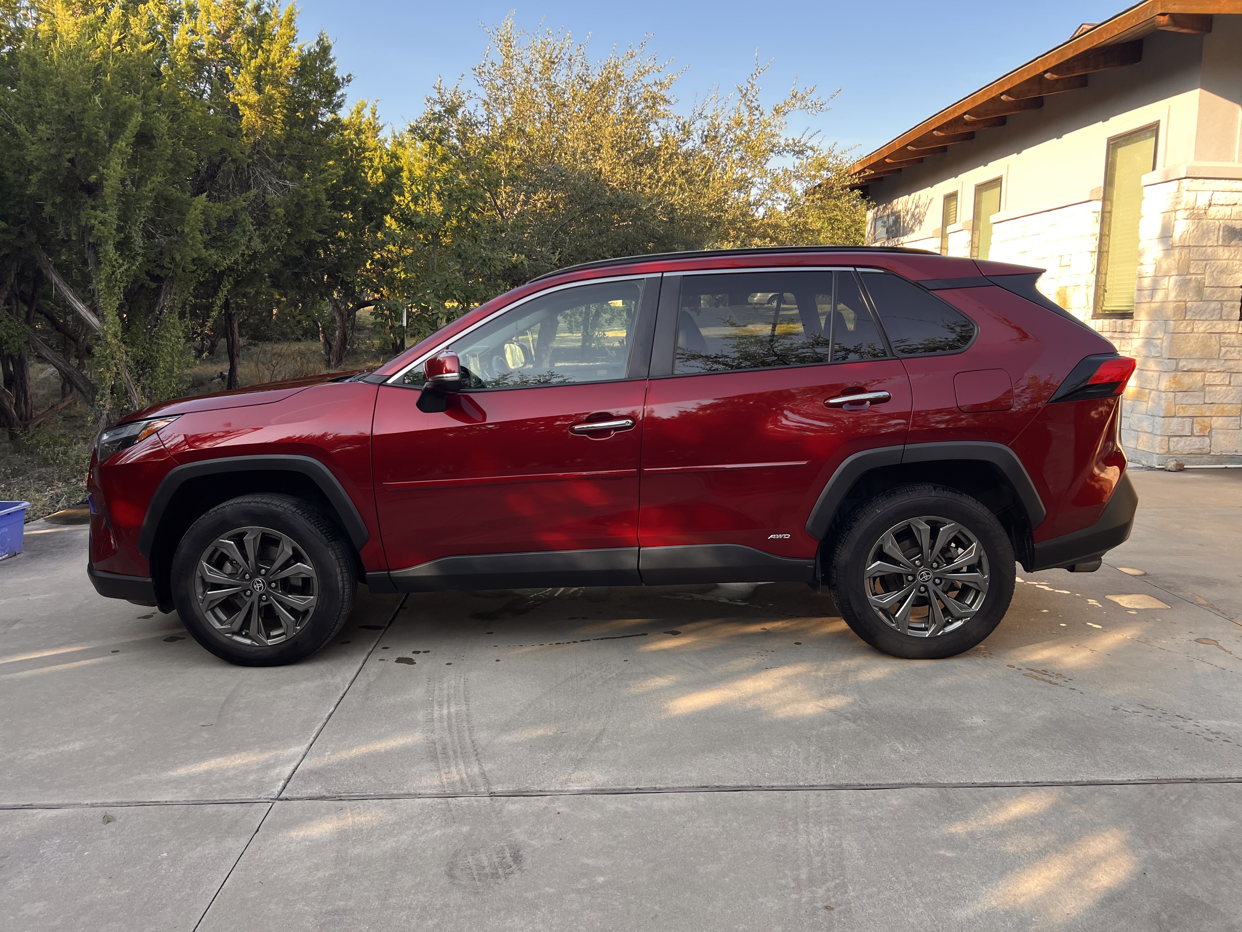 Used 2022 Toyota RAV4 Limited AWD/4WD image 16