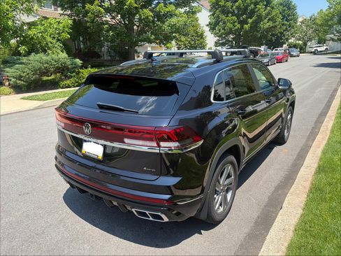 Used 2024 Volkswagen Atlas Cross Sport SEL R-Line w/ Adventure Package AWD/4WD image 4