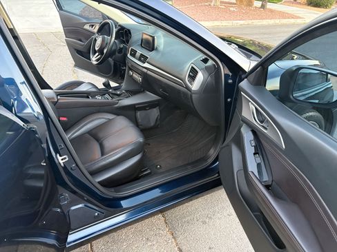 Used 2017 MAZDA MAZDA3 Touring FWD image 12