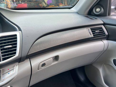 Used 2014 Honda Accord Touring image 17