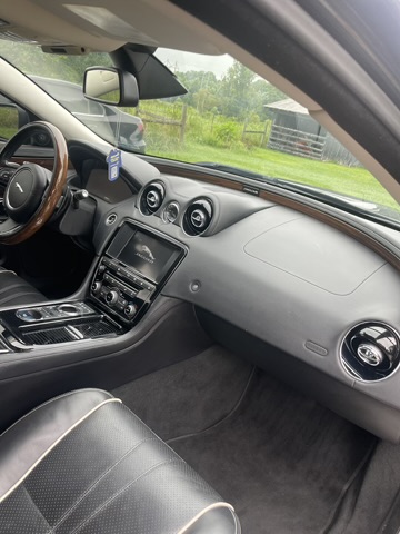 Used 2016 Jaguar XJ R-Sport AWD/4WD image 9