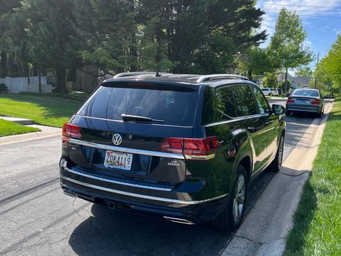 Used 2018 Volkswagen Atlas SEL w/ R-Line Package AWD/4WD image 4