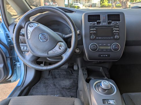 Used 2015 Nissan Leaf S w/ Charge Package FWD image 8