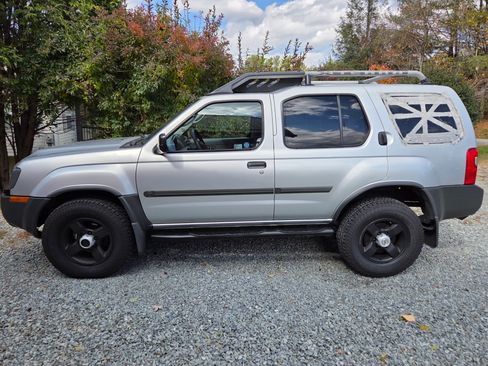 Used 2004 Nissan Xterra XE image 16
