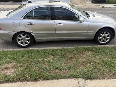 Used 2001 Mercedes-Benz C 320 Sedan image 18