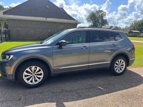 Used 2018 Volkswagen Tiguan SE FWD image 1